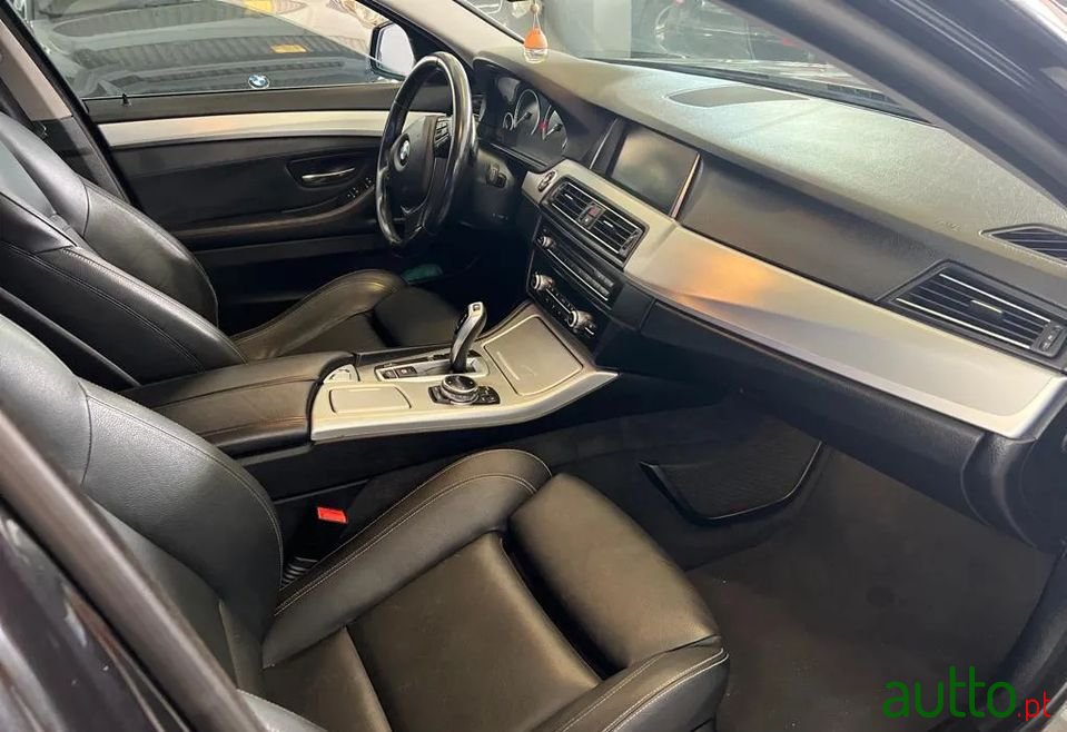 2014' BMW 520 photo #1