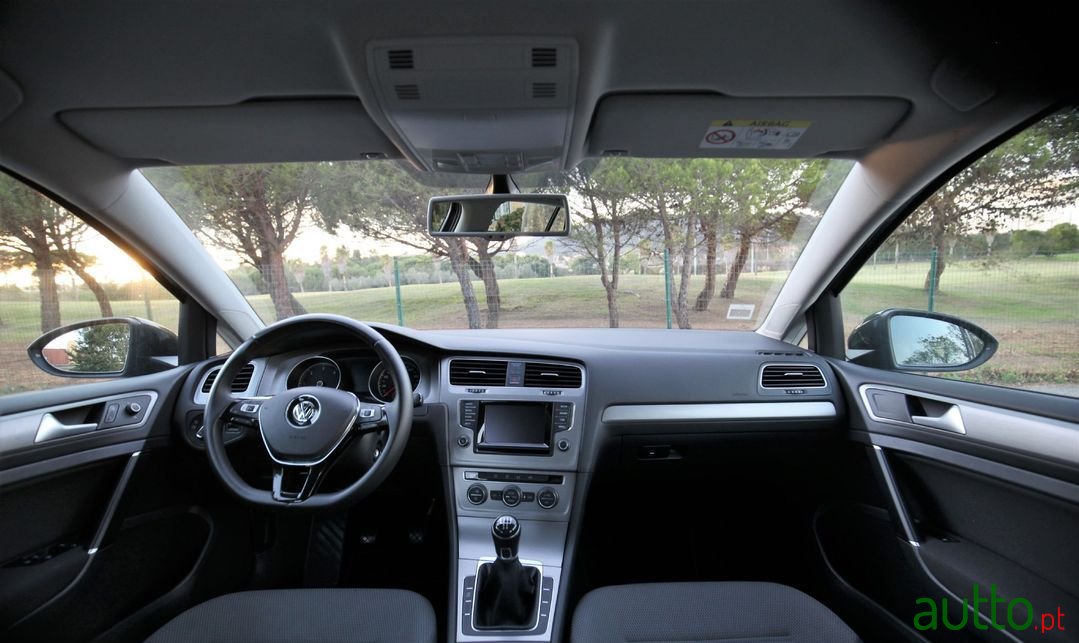 2014' Volkswagen Golf photo #3