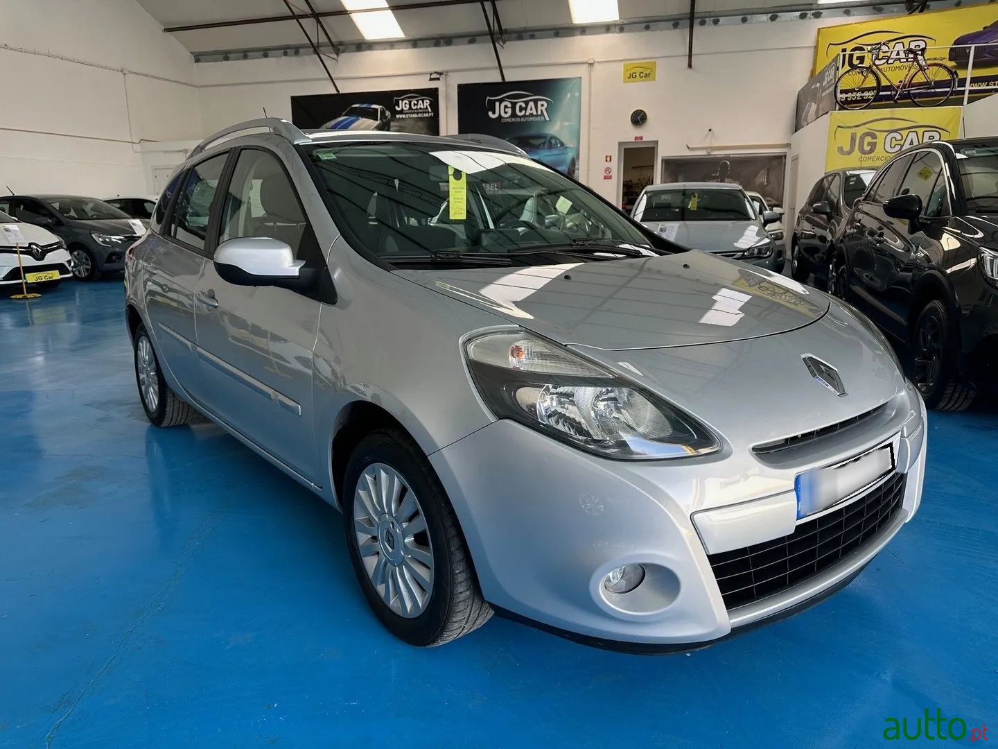 2012' Renault Clio Break photo #1