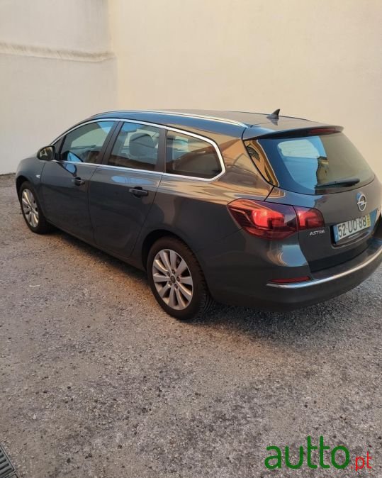 2014' Opel Astra Sports Tourer photo #4
