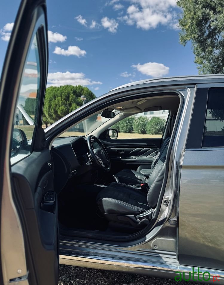 2017' Mitsubishi Outlander photo #4