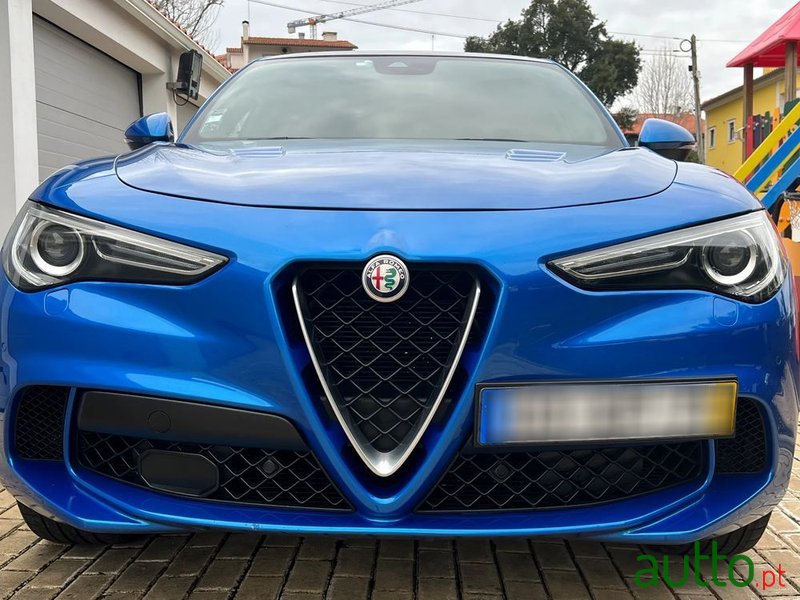 2019' Alfa Romeo Stelvio photo #2