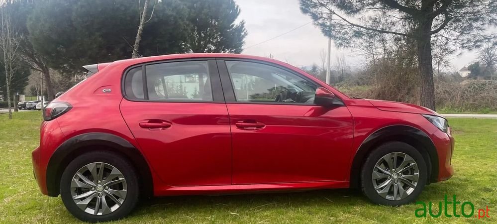 2020' Peugeot e-208 Allure photo #6