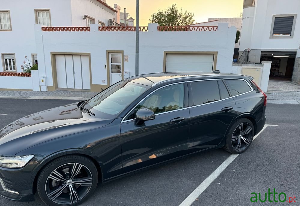 2020' Volvo V60 photo #1
