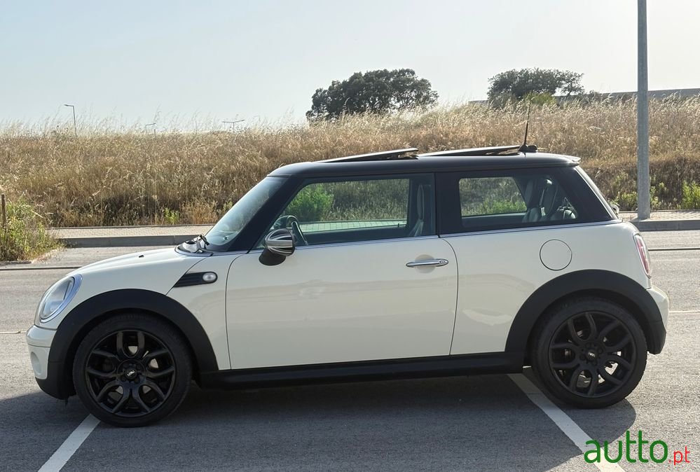 2010' MINI Cooper photo #4