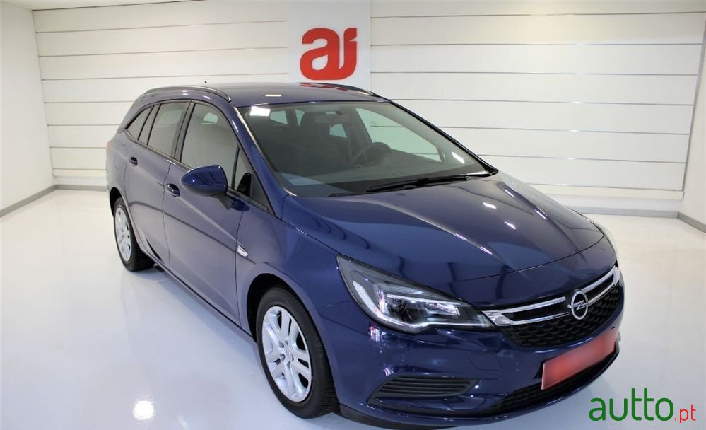 2018' Opel Astra Sports Tourer photo #1