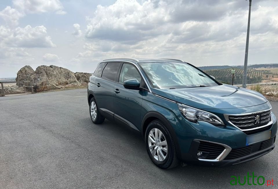 2017' Peugeot 5008 photo #3