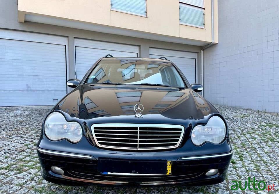 2004' Mercedes-Benz C-220 photo #4