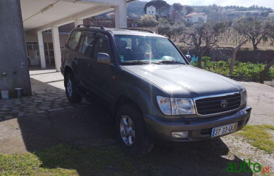 2000' Toyota Hdj 100 photo #1