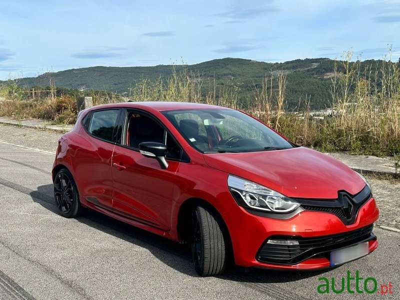 2013' Renault Clio Sport photo #2