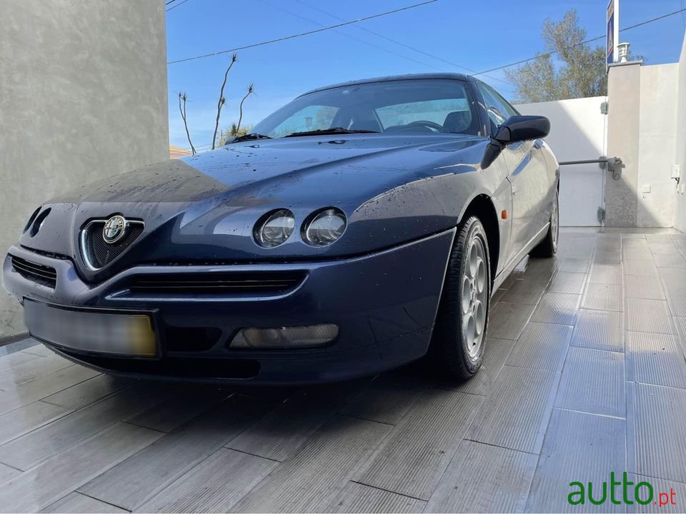 2005' Alfa Romeo GTV photo #3
