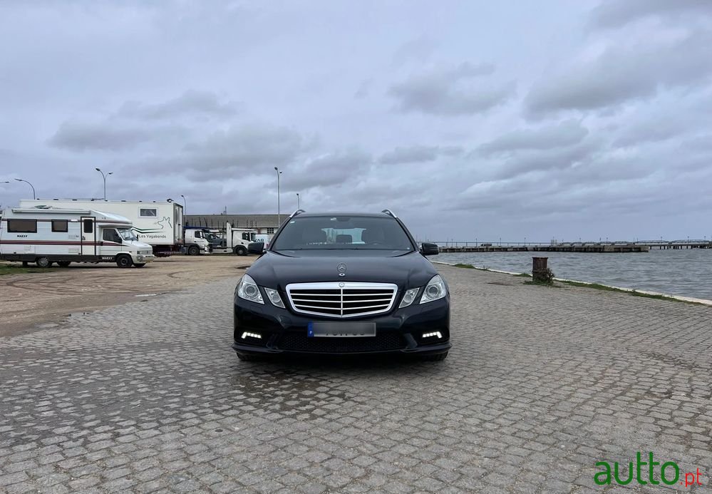 2010' Mercedes-Benz E 250 photo #4
