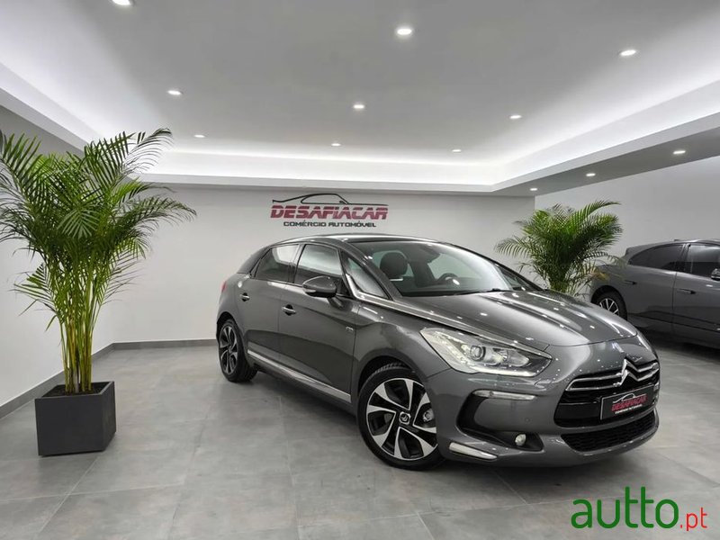 2013' Citroen DS5 photo #1