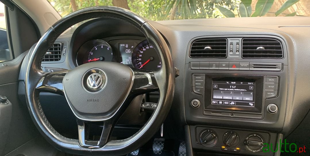 2017' Volkswagen Polo photo #3