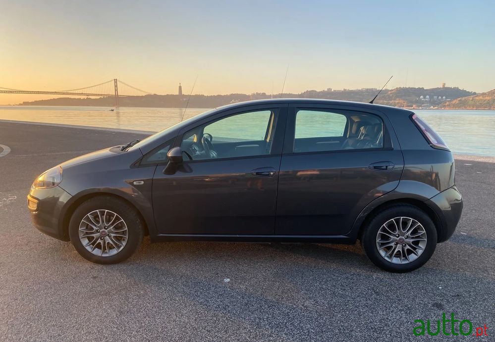 2011' Fiat Punto Evo photo #6