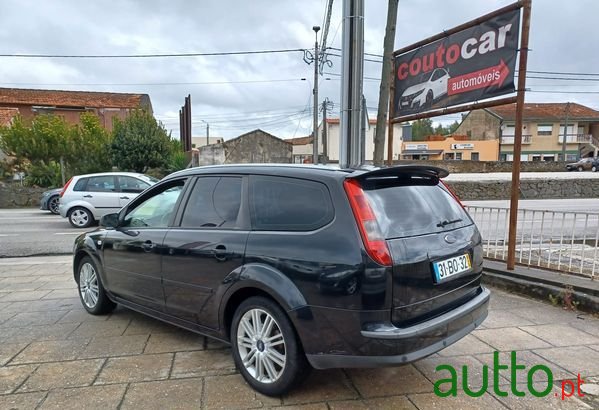 2010' Ford Focus Sw photo #2