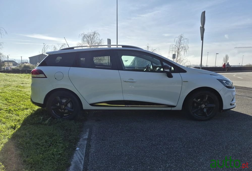 2018' Renault Clio Sport Tourer photo #5