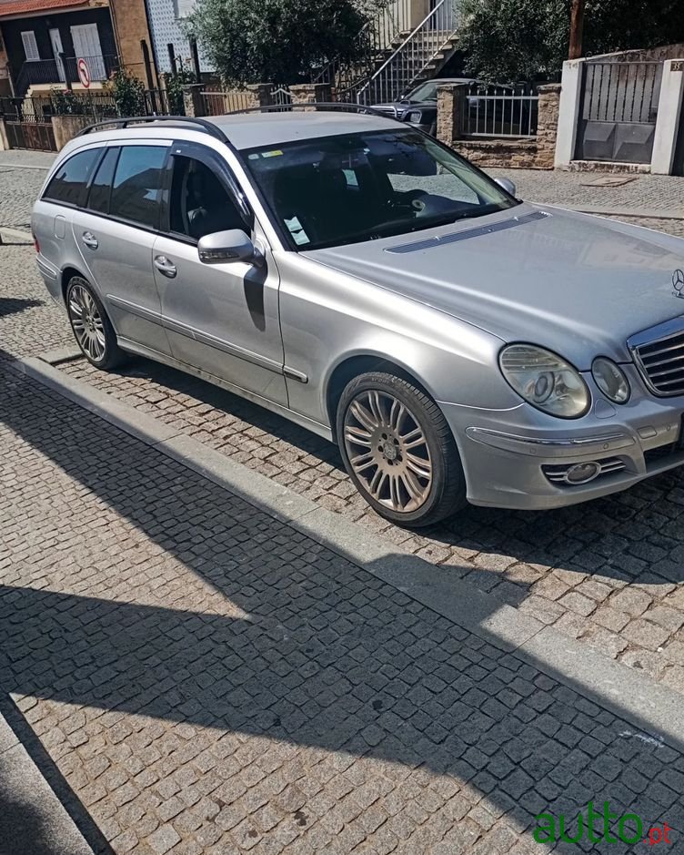 2007' Mercedes-Benz Classe E photo #1