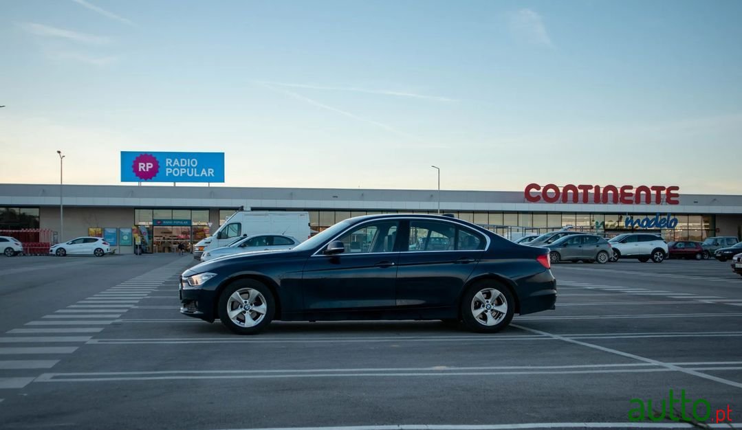 2013' BMW 320 photo #3