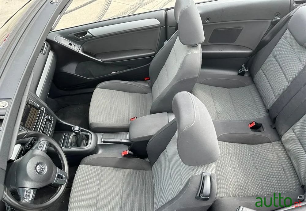 2013' Volkswagen Golf Cabriolet photo #2