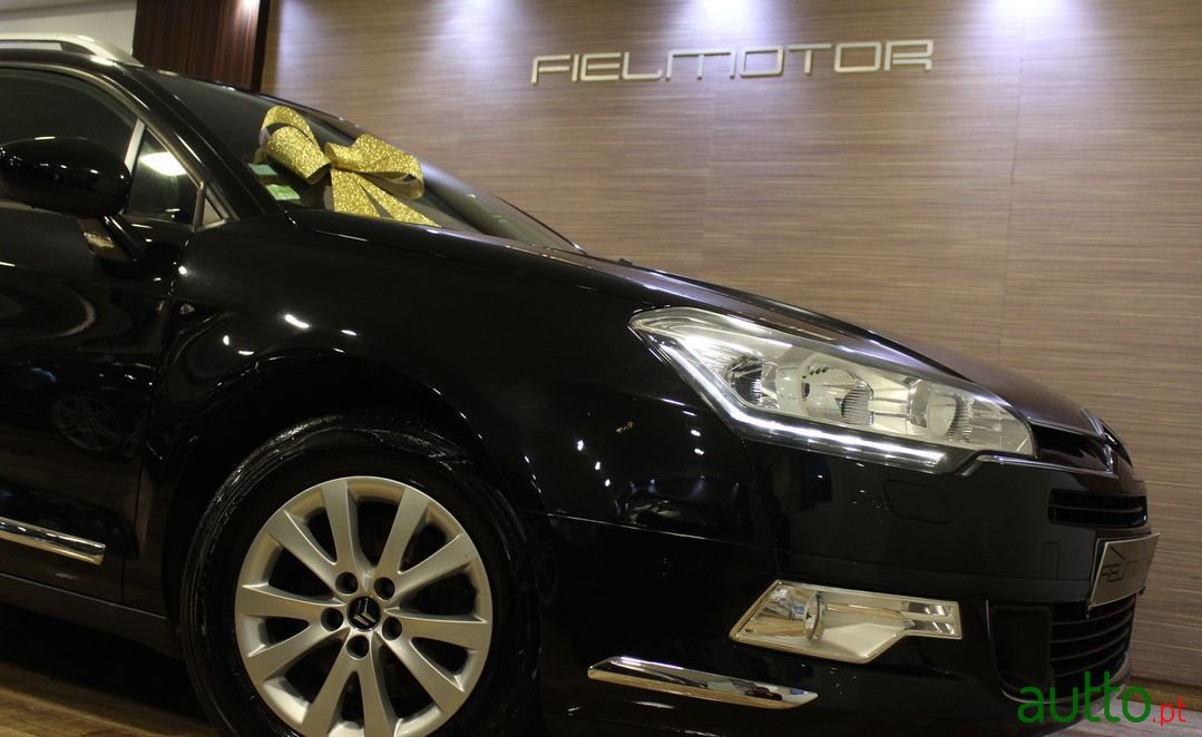 2011' Citroen C5 Tourer photo #1