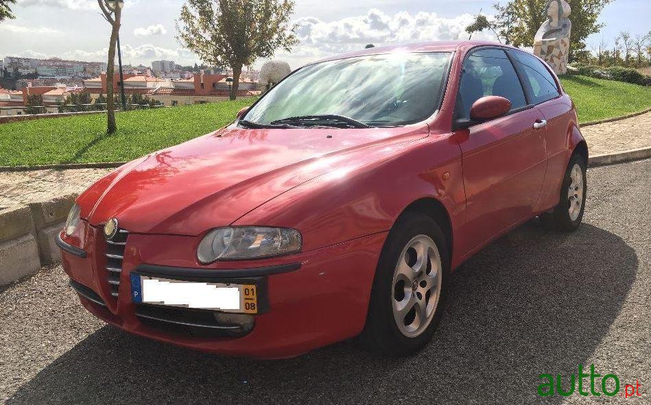 2001' Alfa Romeo 147 1.6 photo #2