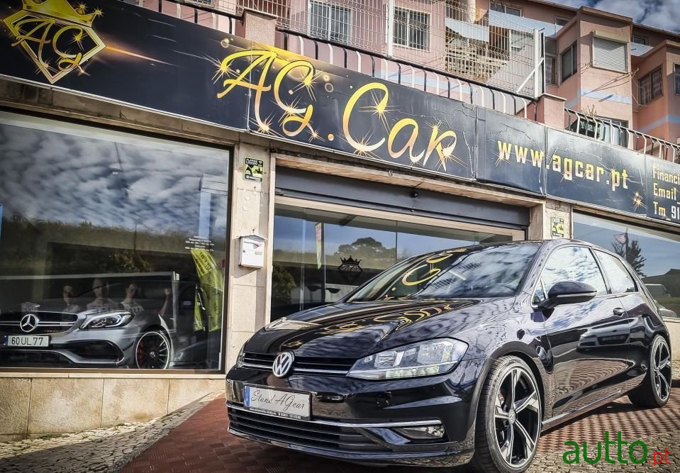 2017' Volkswagen Golf photo #1