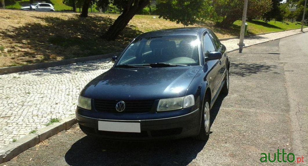 1998' Volkswagen Passat photo #2