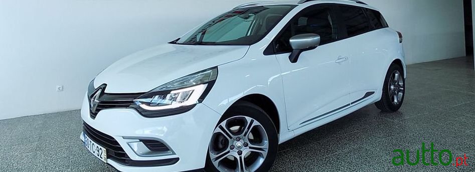 2017' Renault Clio Sport Tourer photo #3