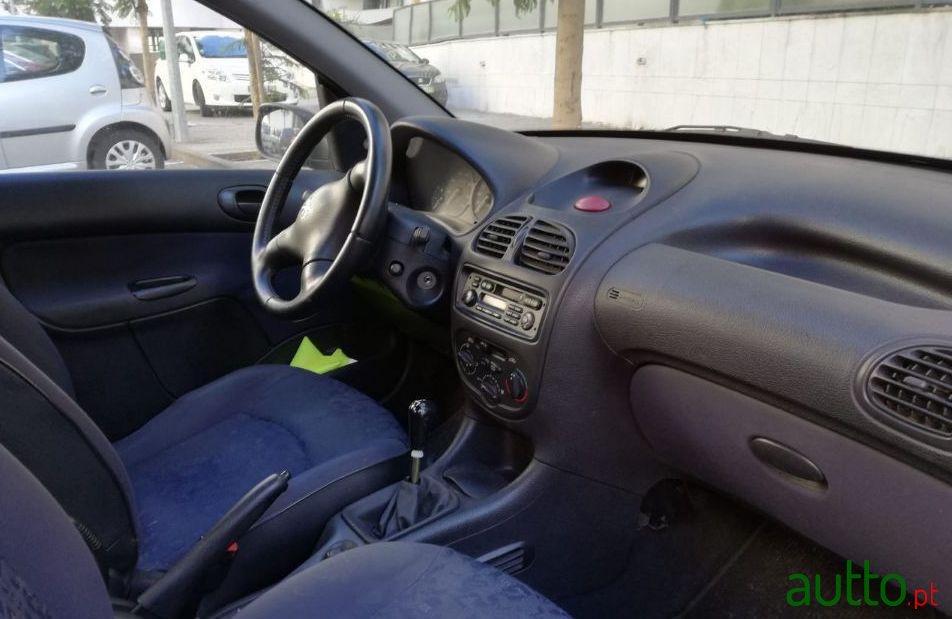 2001' Peugeot 206 photo #1