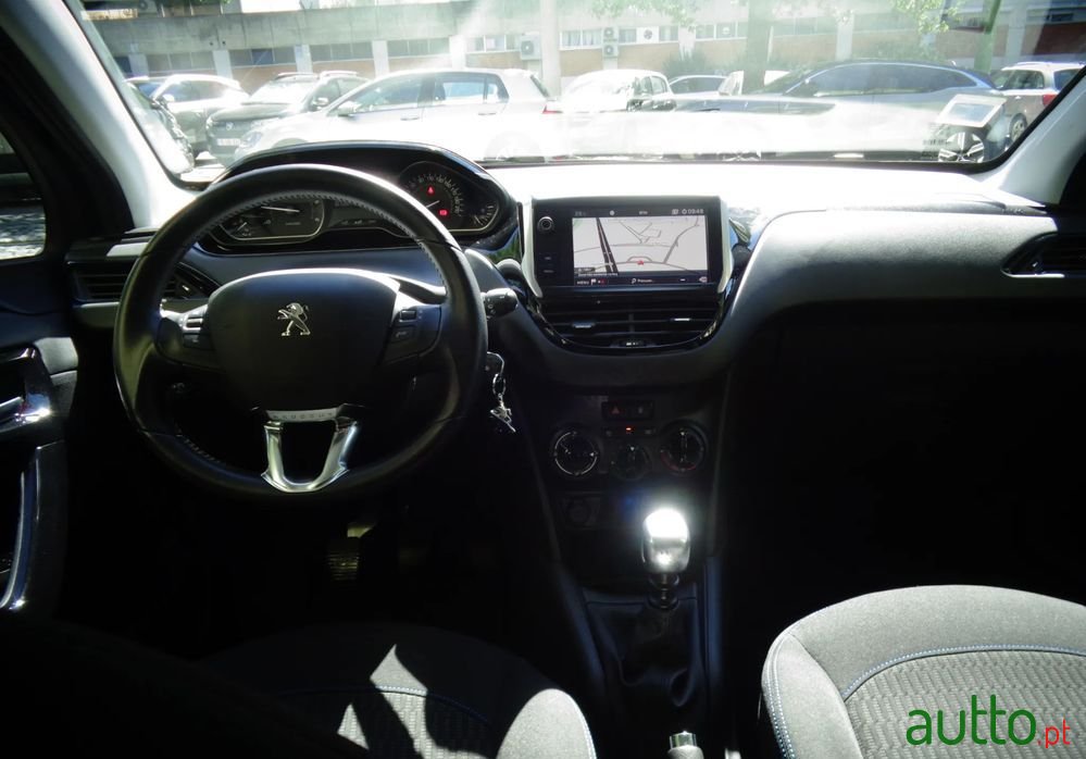 2019' Peugeot 208 photo #2