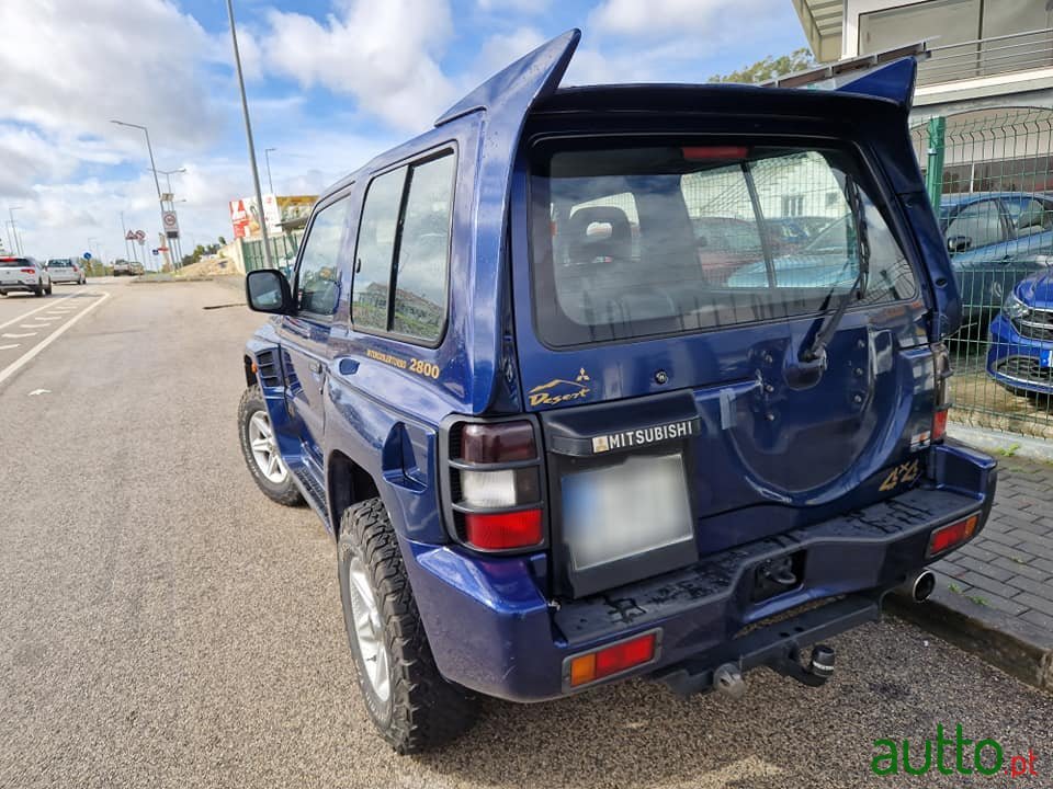 2001' Mitsubishi Pajero photo #4