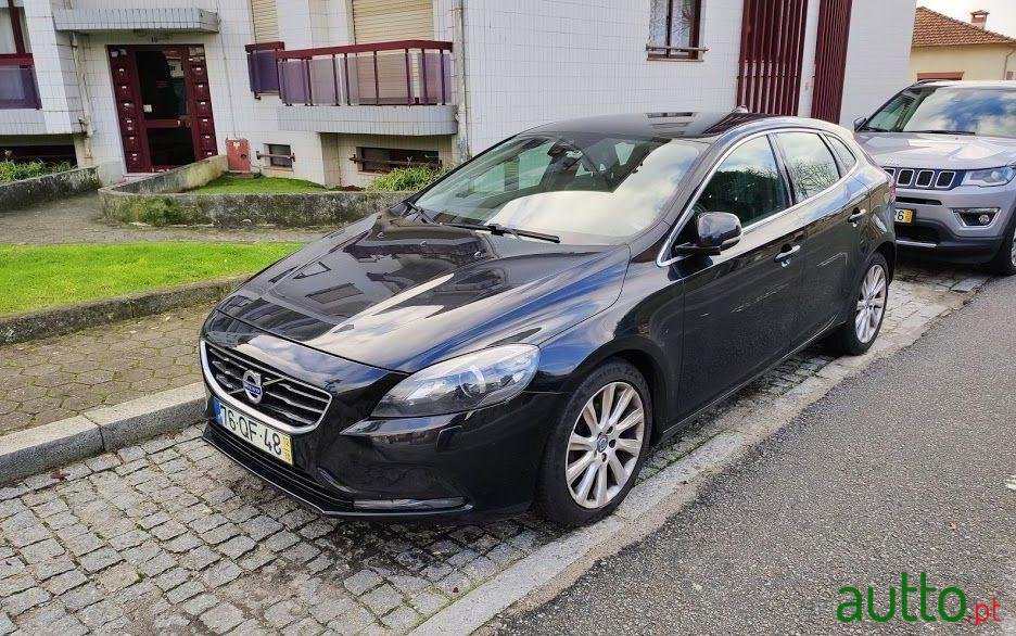 2012' Volvo V40 photo #2