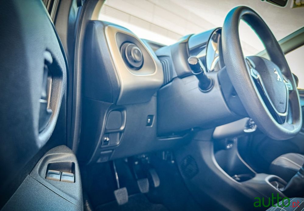 2017' Peugeot 108 1.0 Vti Style photo #5