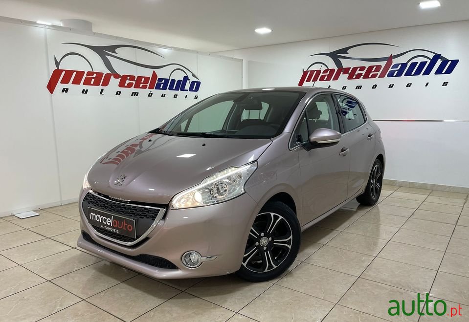 2013' Peugeot 208 photo #1