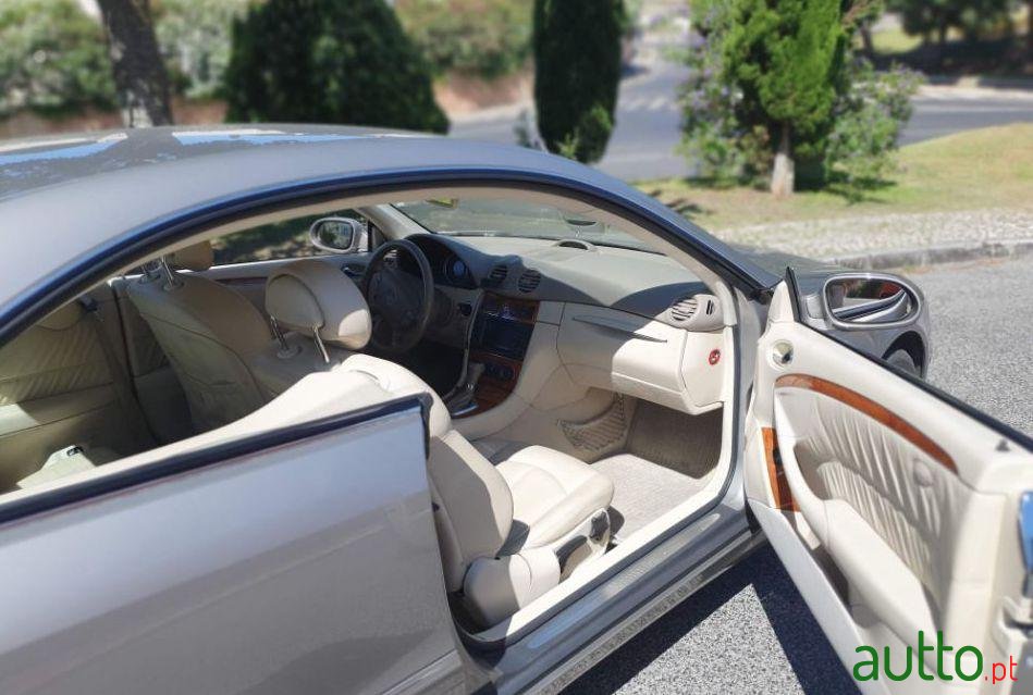 2004' Mercedes-Benz Clk-200 Elegance photo #2