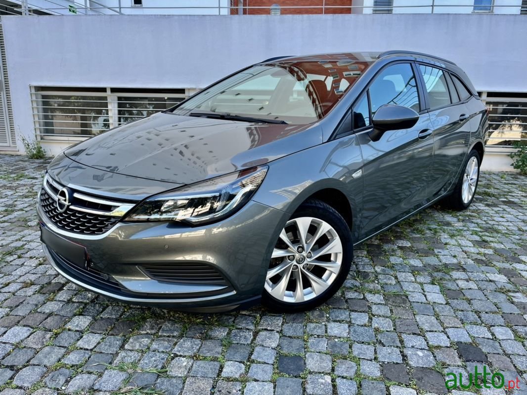 2018' Opel Astra Sports Tourer photo #1