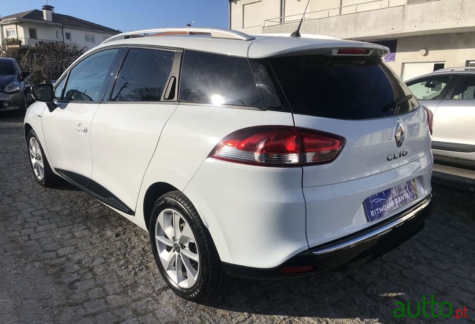 2018' Renault Clio Sport Tourer photo #1