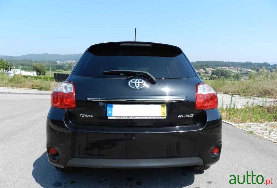 2010' Toyota Auris photo #6