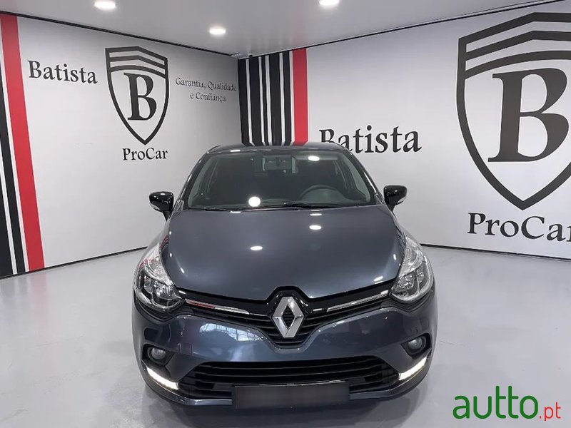 2019' Renault Clio photo #2