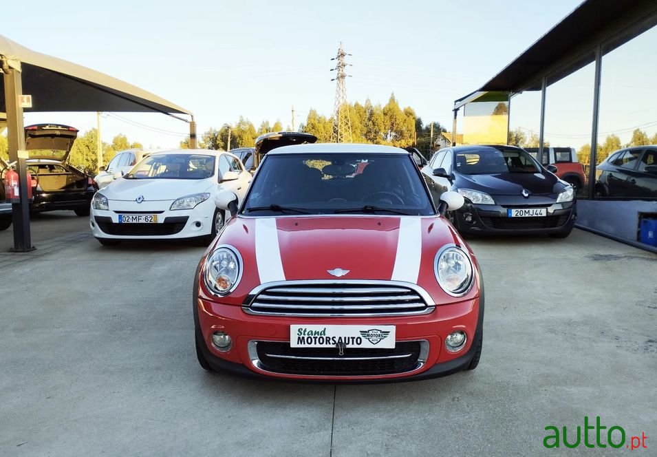 2011' MINI Cooper photo #2