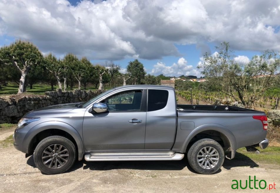 2018' Mitsubishi L200 4Wd Cabine Club photo #1