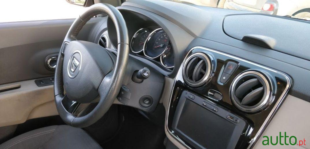 2013' Dacia Lodgy 1.5 Dci photo #1