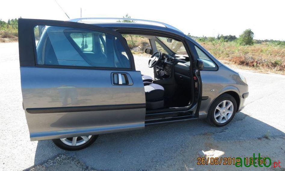 2008' Peugeot 1007 photo #1