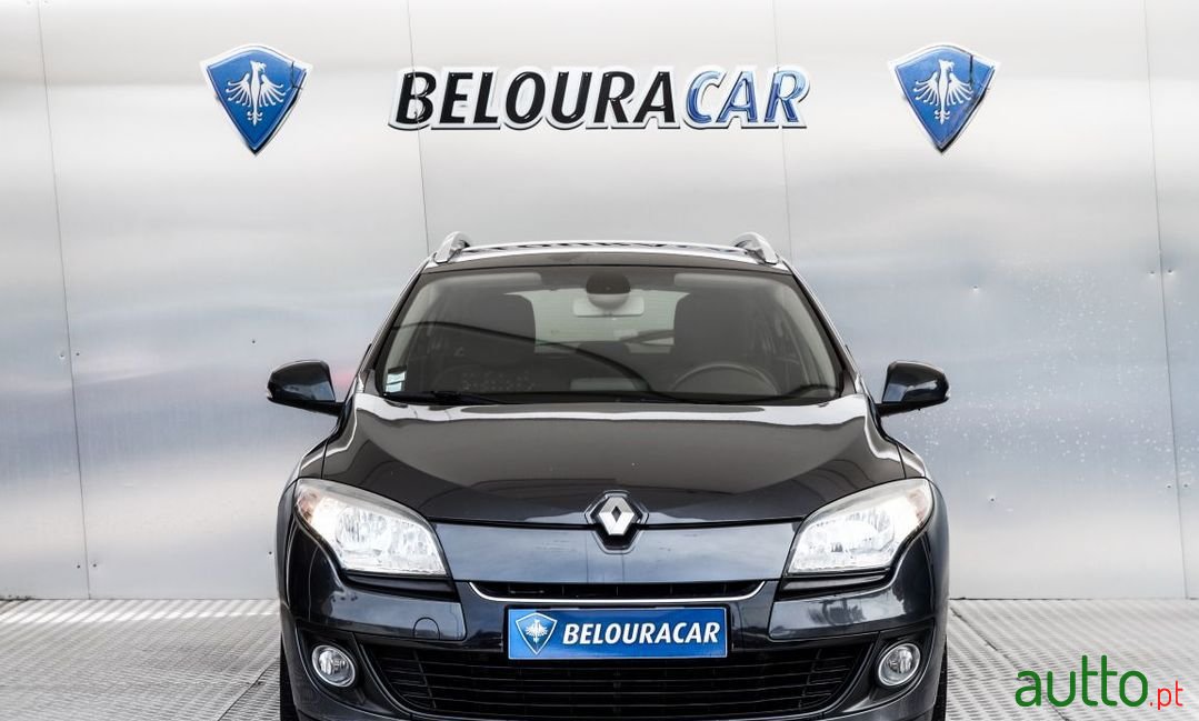 2013' Renault Megane Sport Tourer photo #2