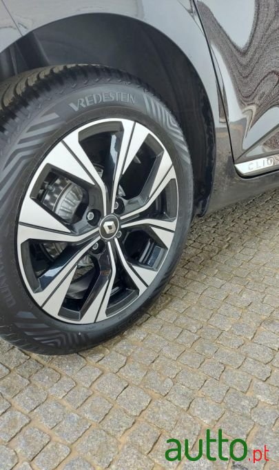 2021' Renault Clio photo #3
