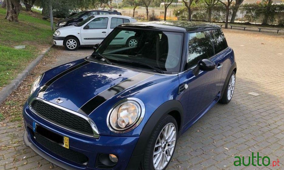 2013' MINI Cooper D photo #4