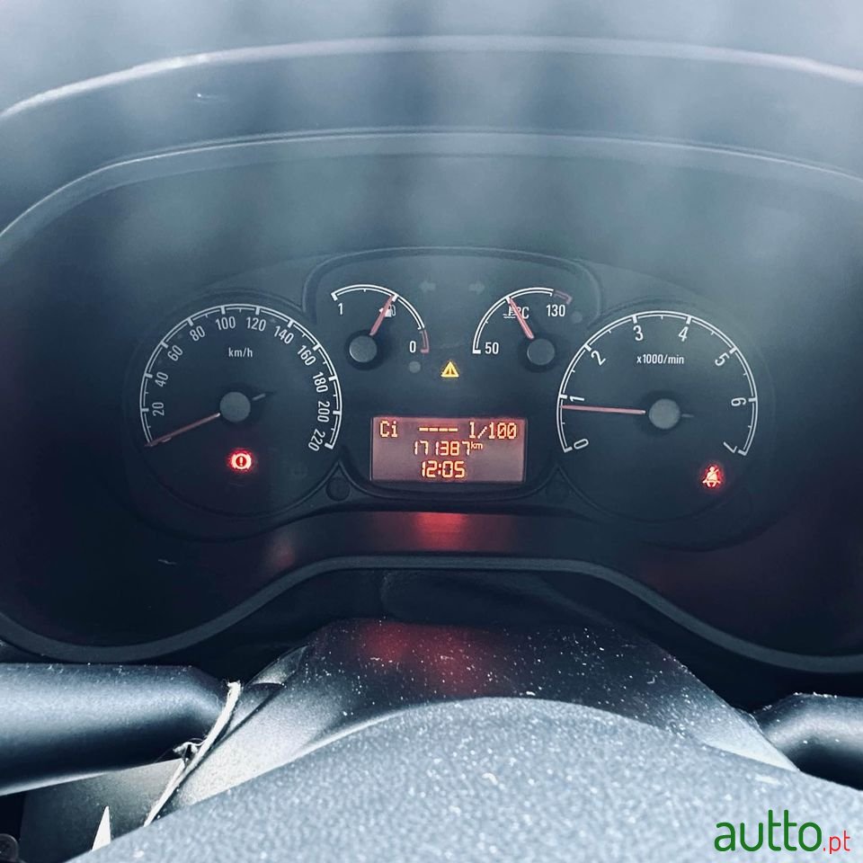 2017' Opel Combo photo #6