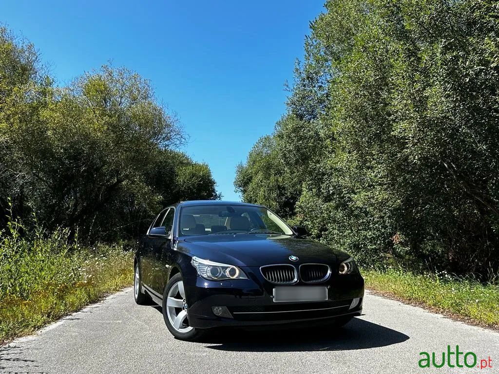 2009' BMW 520 photo #1