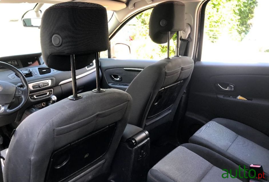 2014' Renault Grand Scenic photo #6